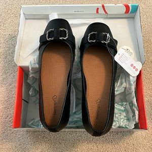 Baretraps dress shoe. Size 8. New with tags. Never worn.